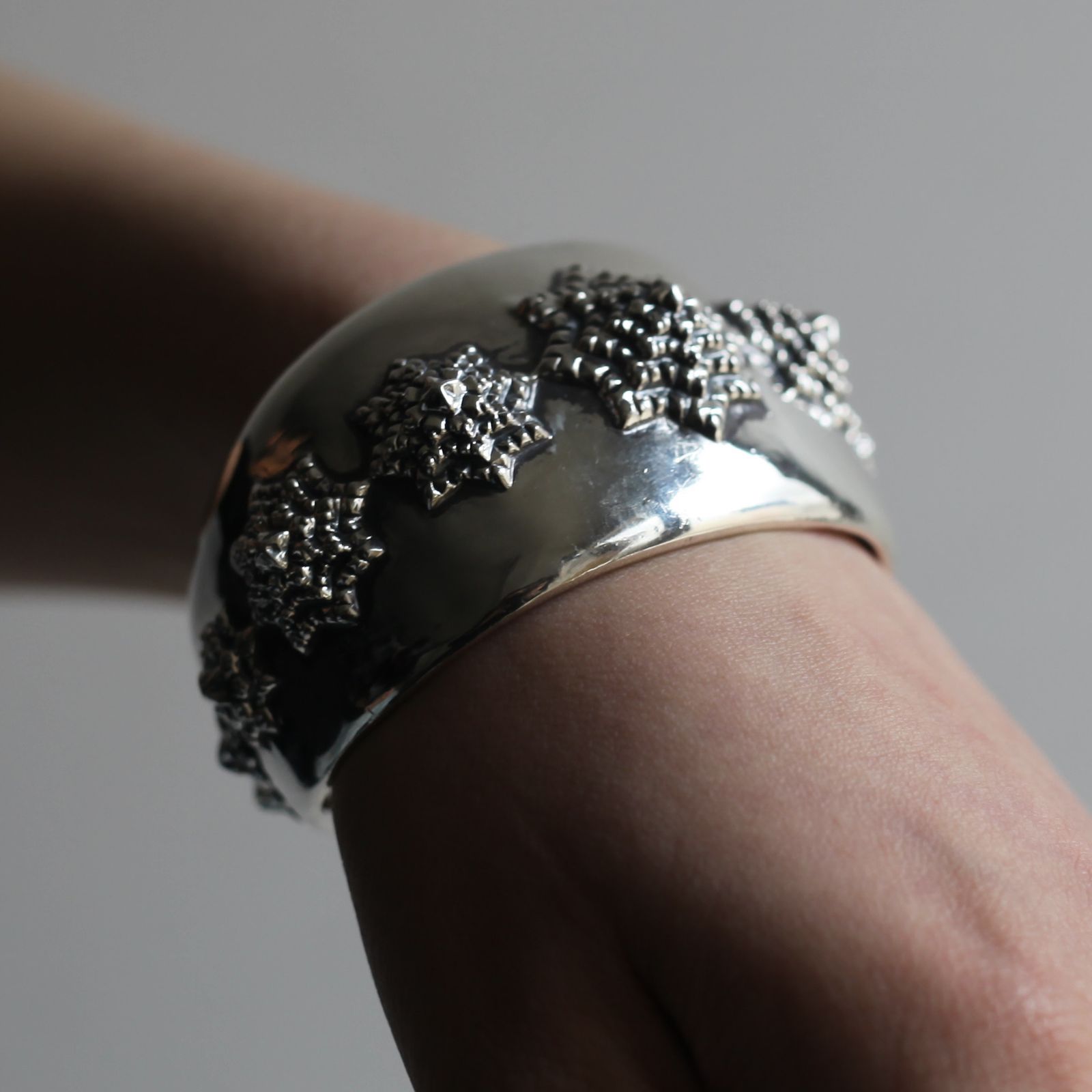 【お取り寄せ注文可能】Flower E Bangle(SILVER)