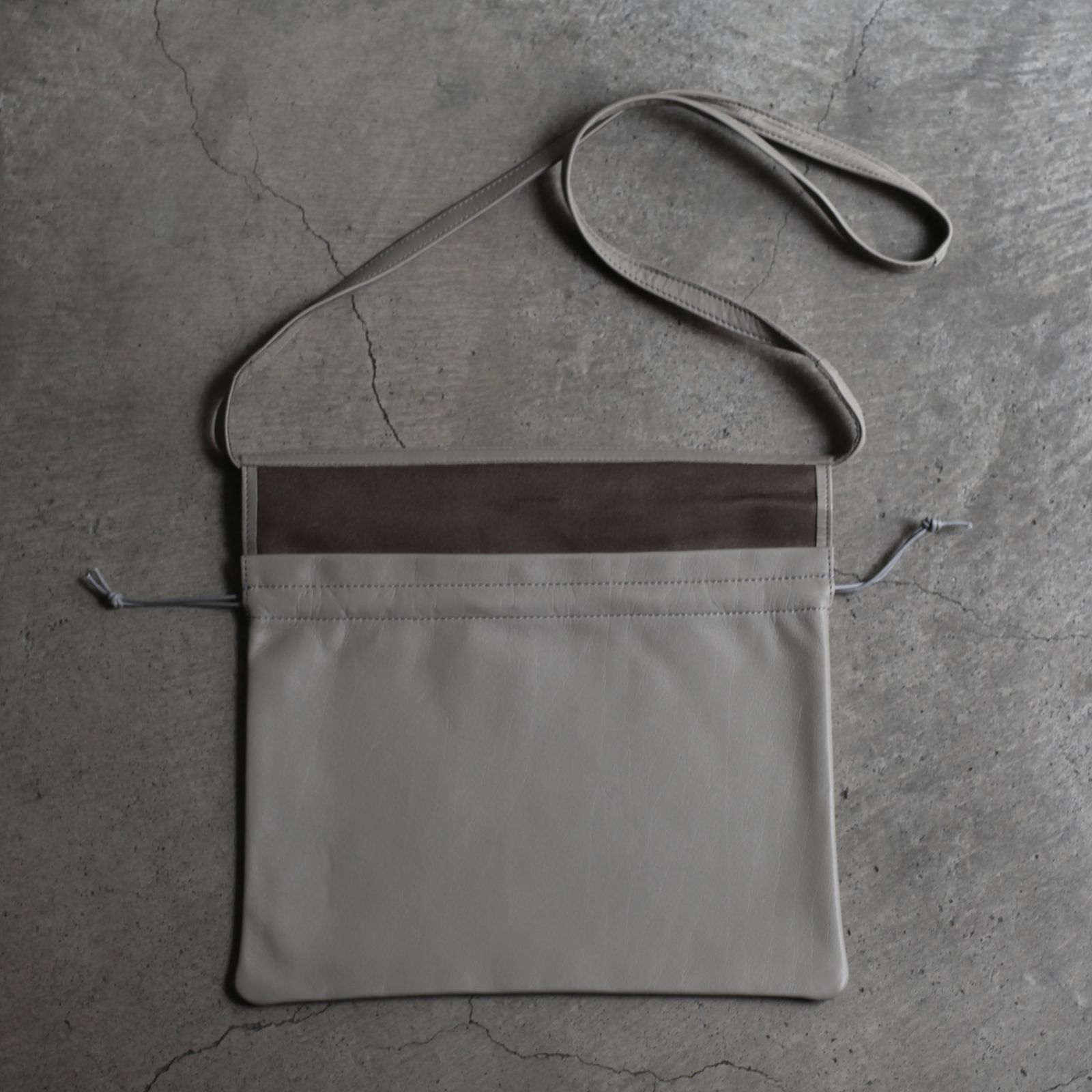 ✨Hender Scheme cow red cross bag small cow red cross bag small｜スキマ Hender Scheme Official