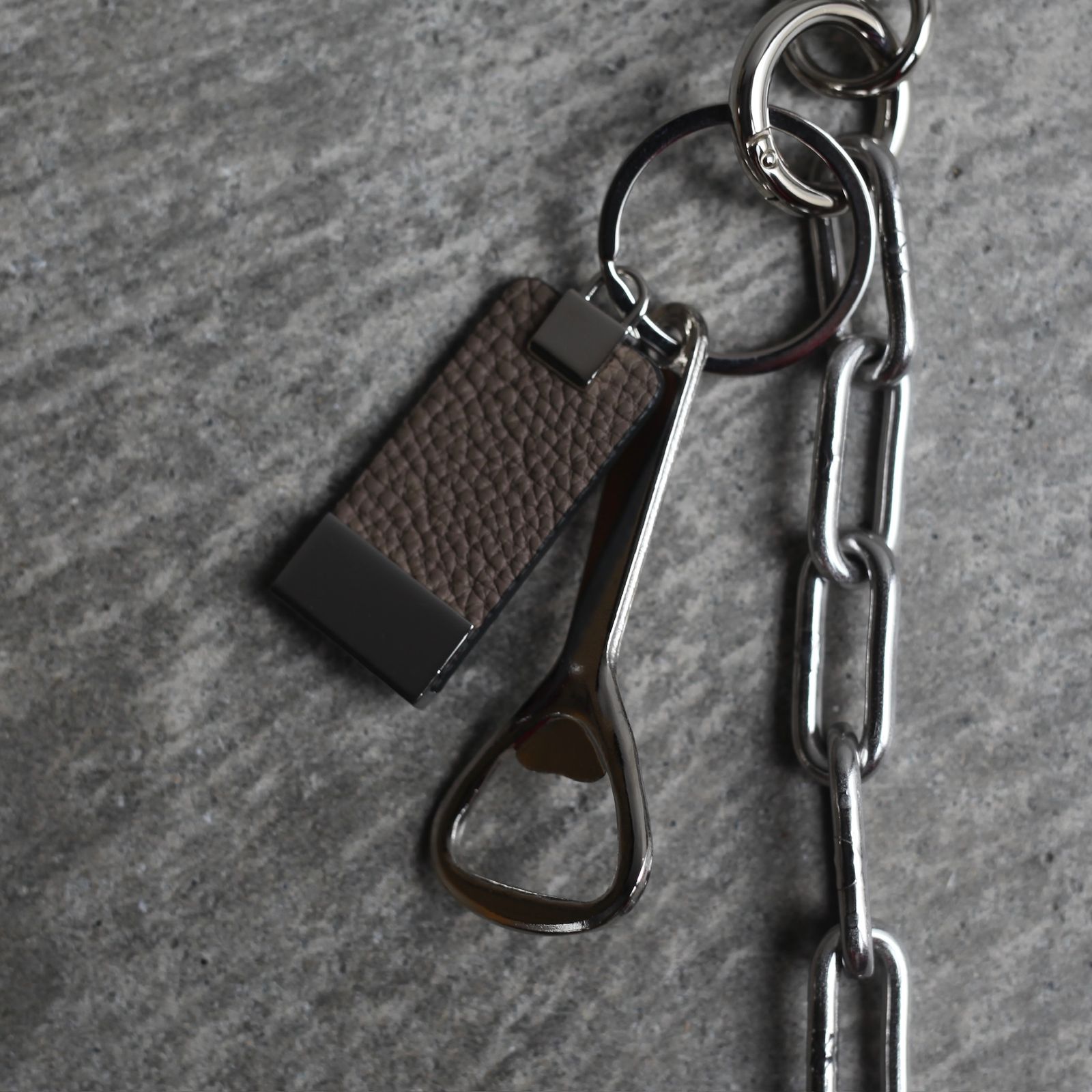 CRISTY POLICE CHAIN CHARM / DIPLO FJORD - ITTI | Merchandise