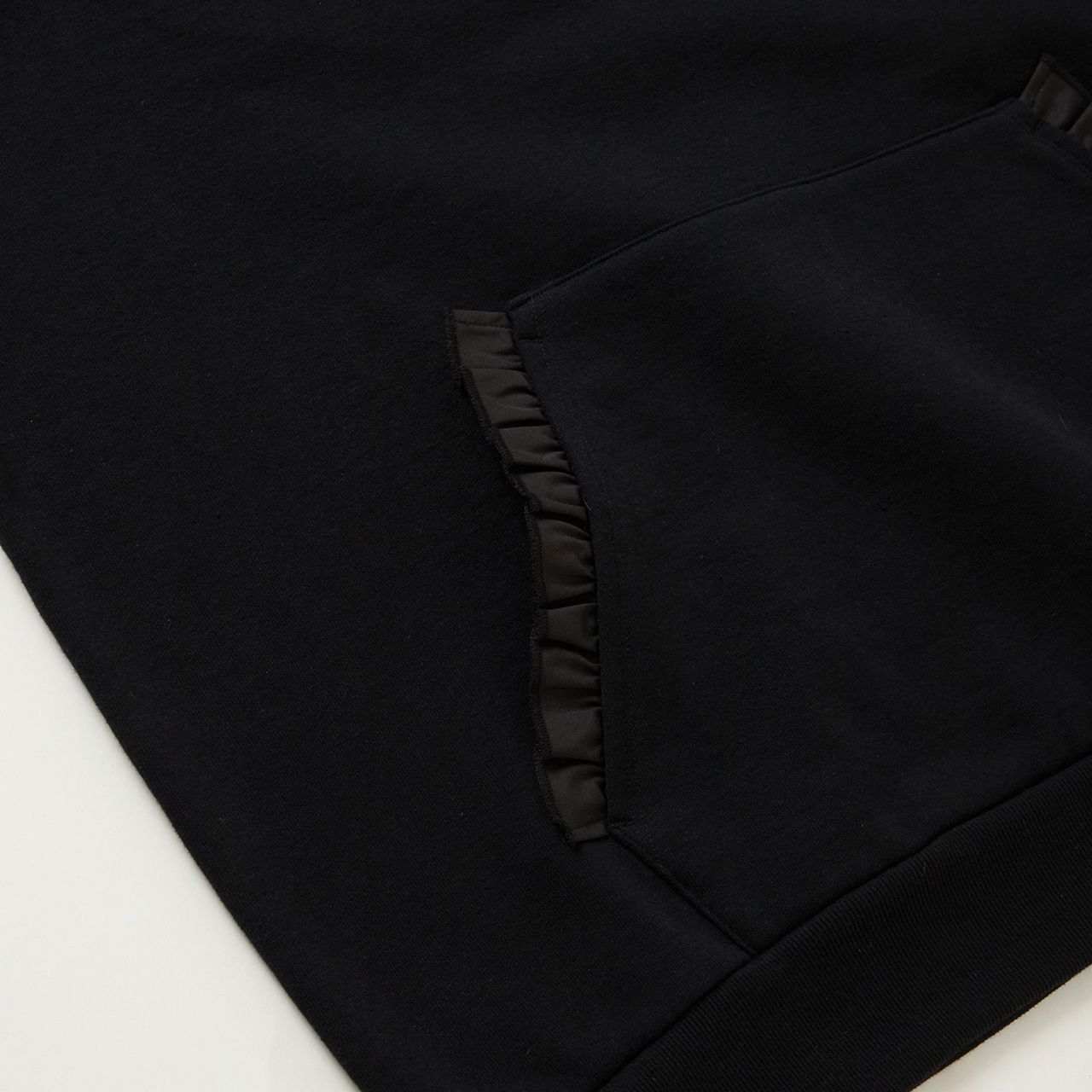 【残り一点】Frill Pocket Hoodie