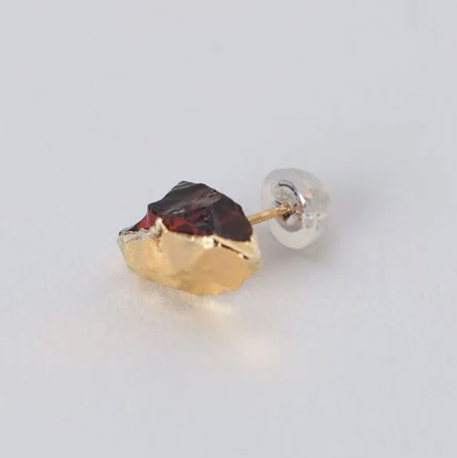 【お取り寄せ注文可能】Rough Stone Garnet Earrings(両耳用）