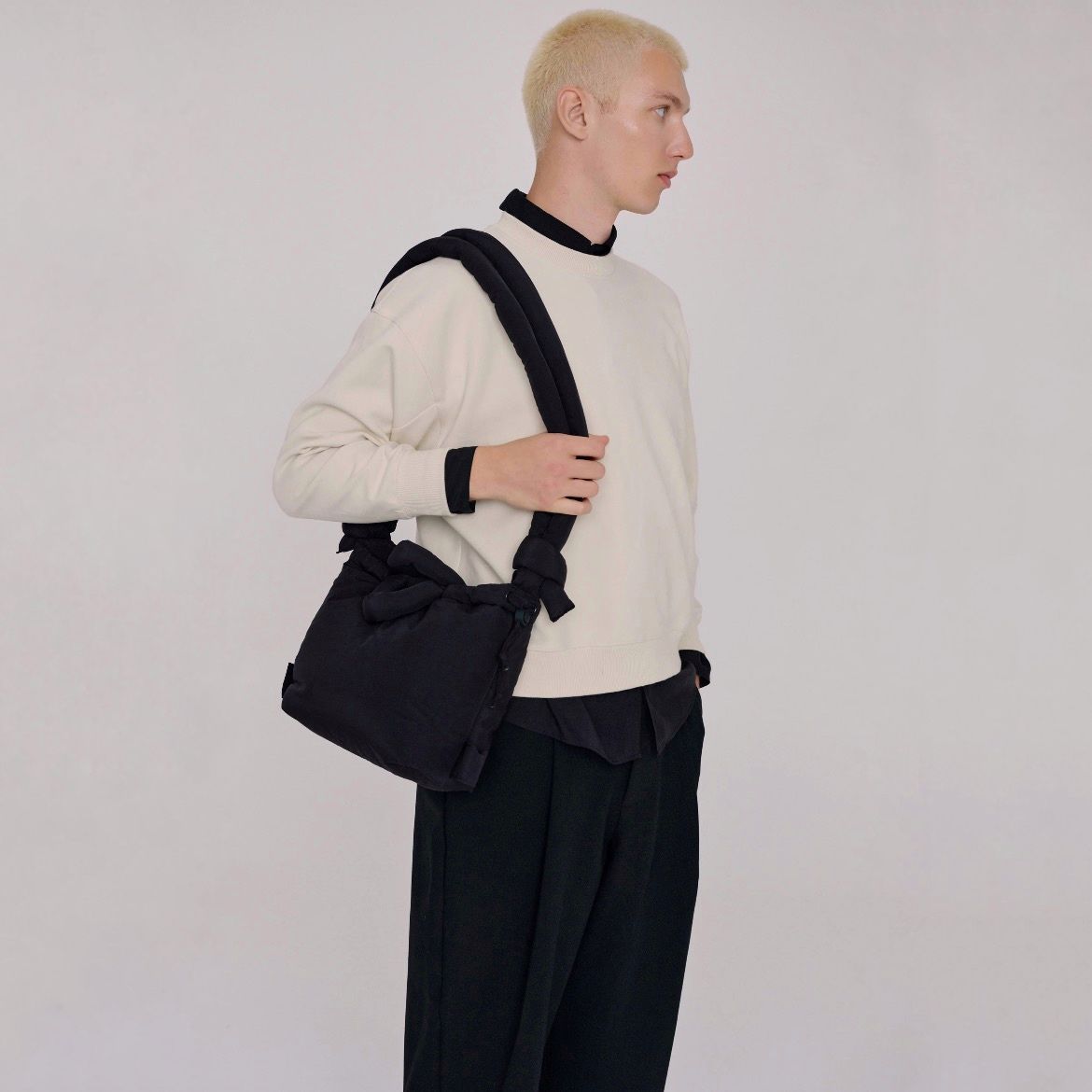 【再販売通知受付可能】Compact Ona Soft Bag