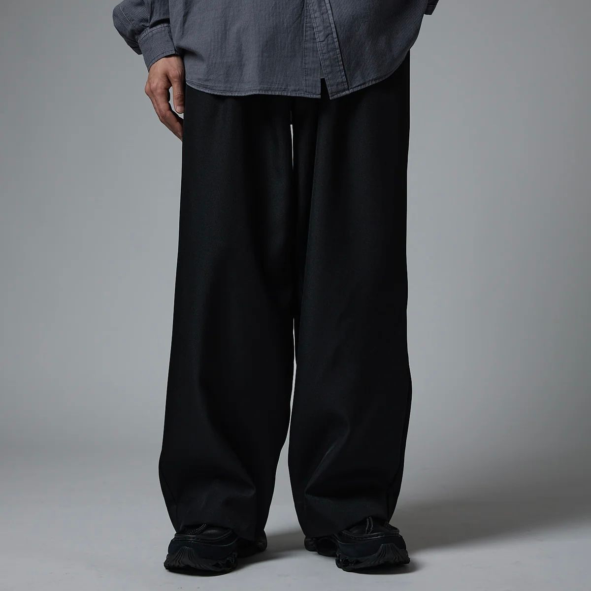 【残り一点】3Tuck Easy Trousers