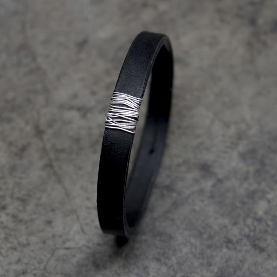 【お取り寄せ注文可能】Embed Silver Bangle