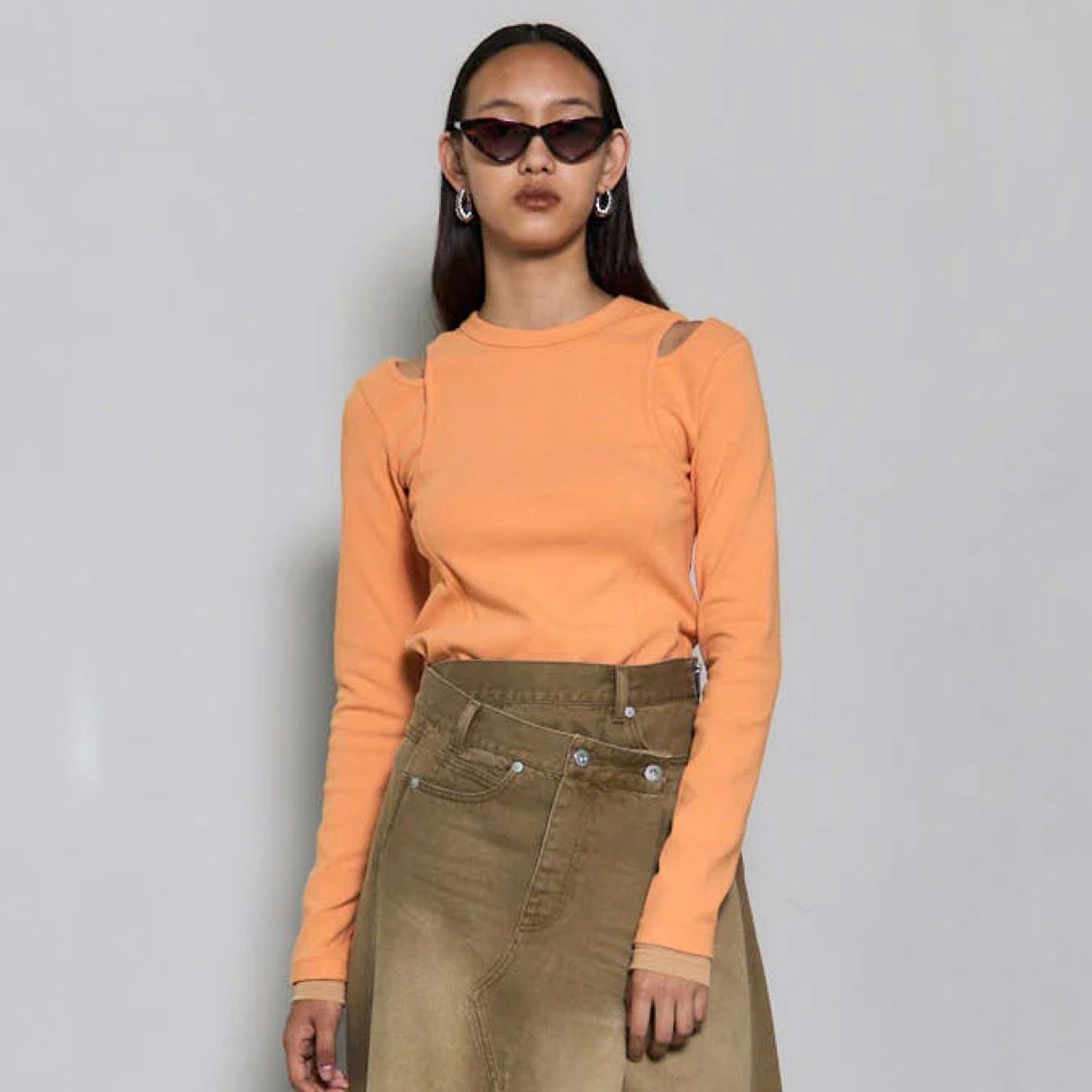 【残り一点】Shoulder Slit Rib Top