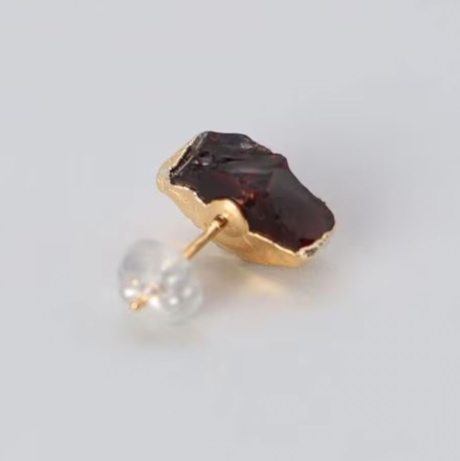 【お取り寄せ注文可能】Rough Stone Garnet Earrings(両耳用）