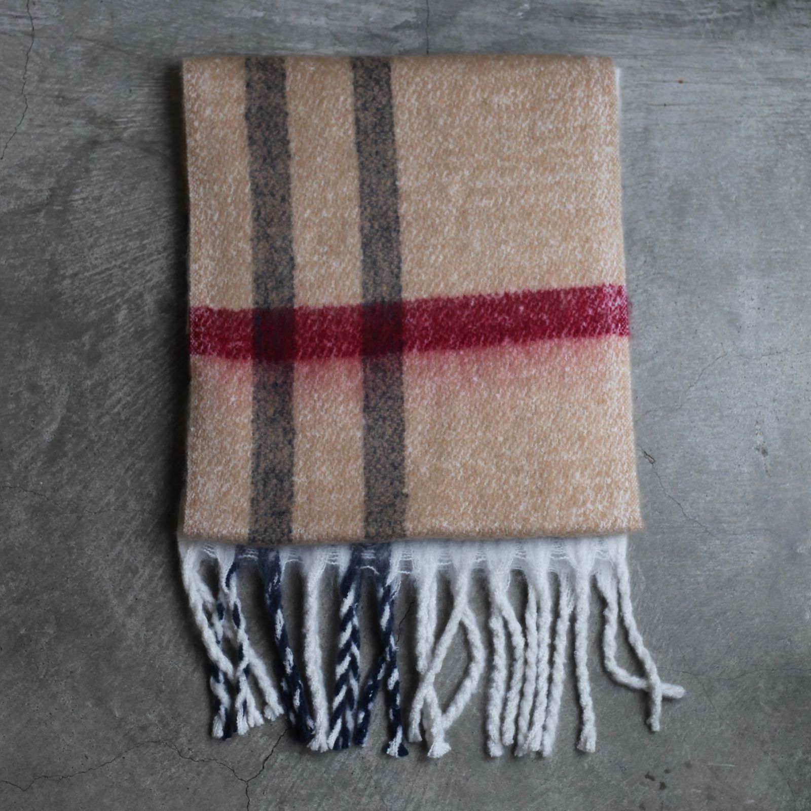 【残り一点】Barbour Isla Tartan Boucle Scarf