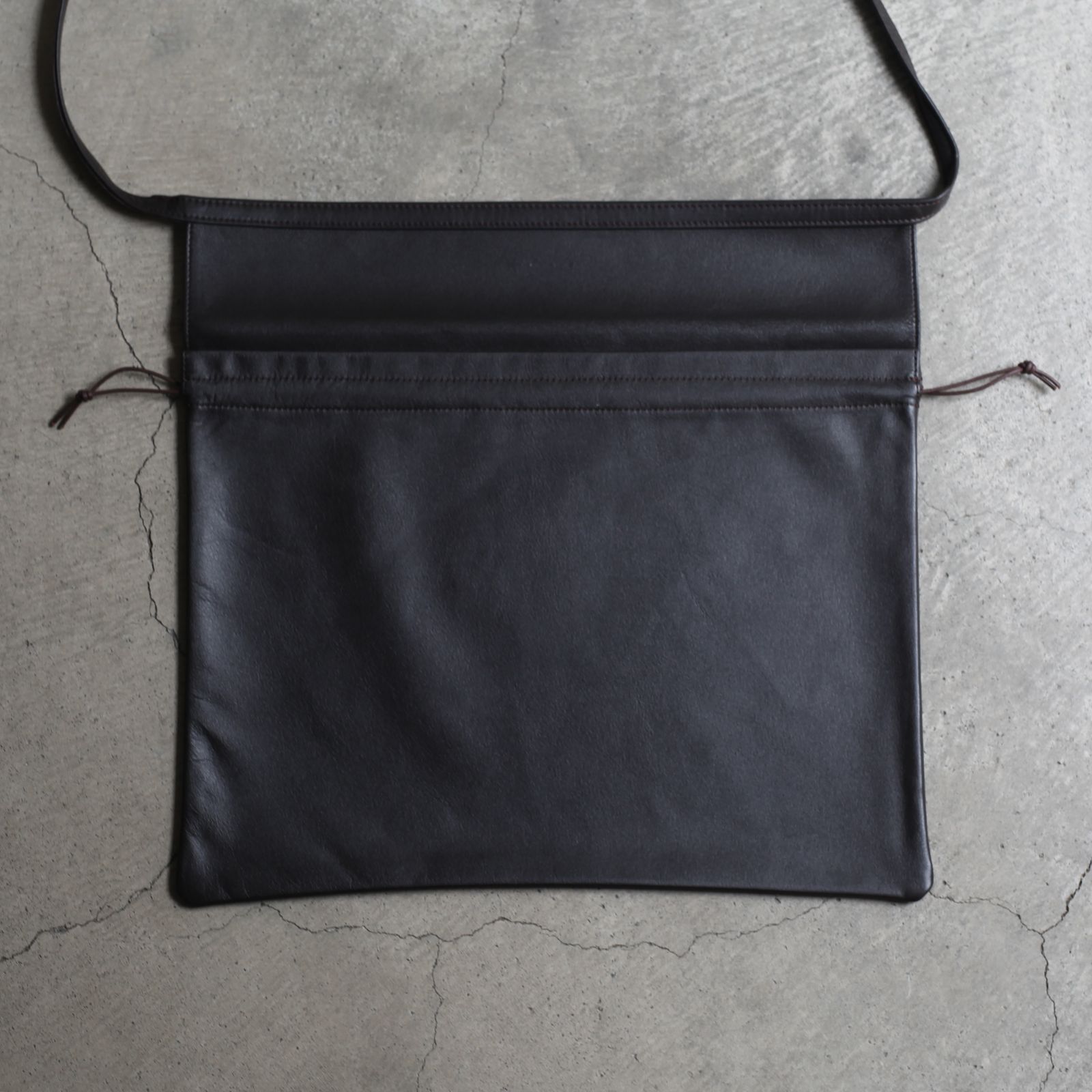 【残りわずか】Cow Red Cross Bag Big(CHOCO)
