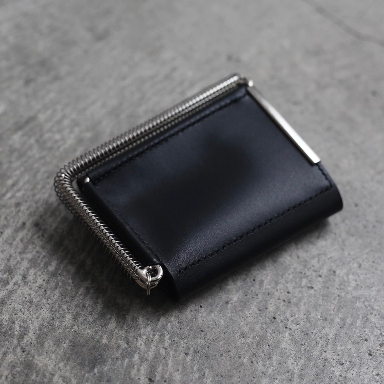 【残りわずか】Coil Spring Trifold Wallet(HOOKE_COW)