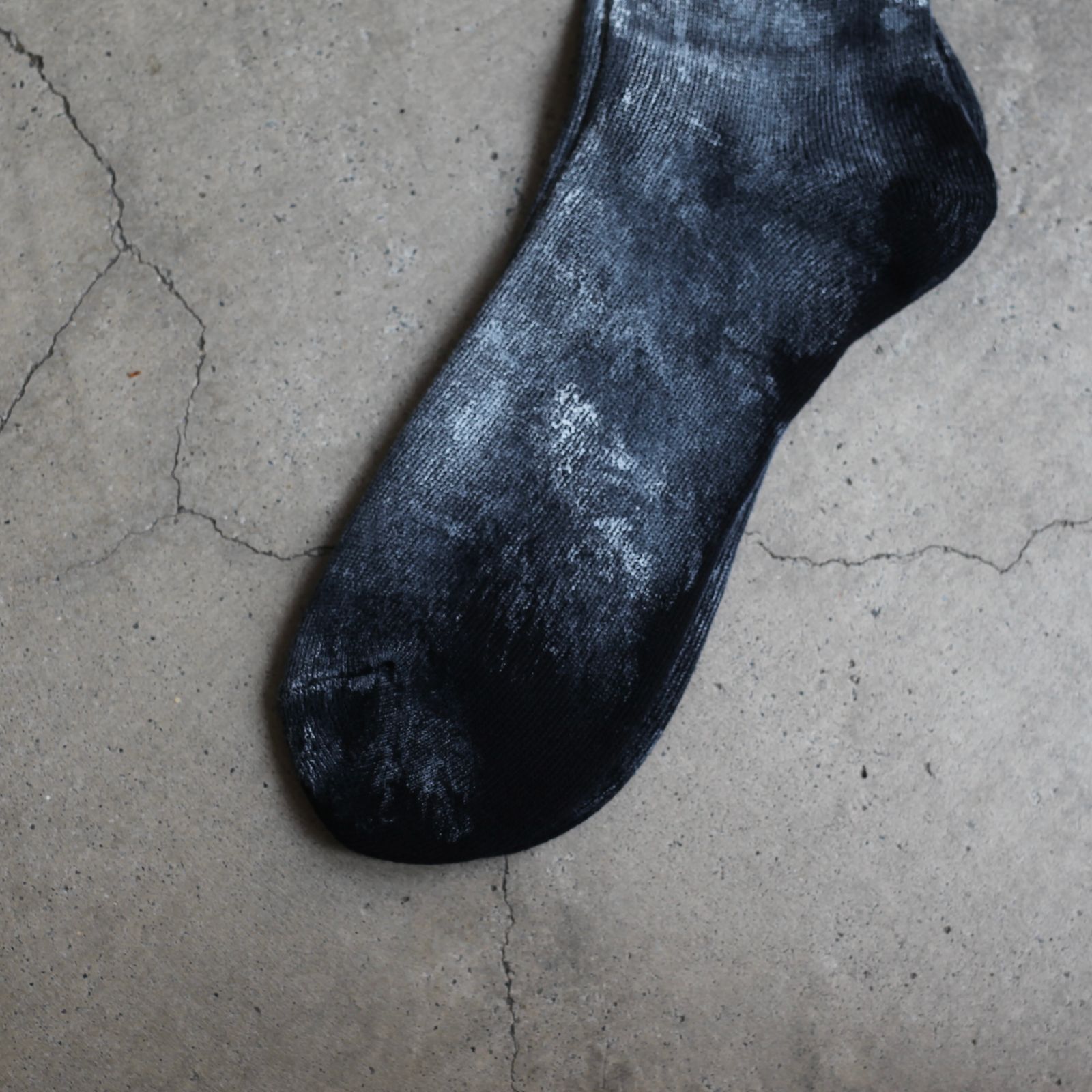 【残りわずか】Snowy Socks with Anonymous Ism