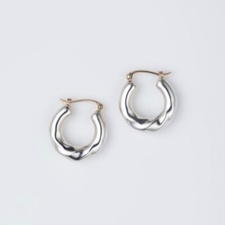 PREEK - 【残りわずか】Twist Small Hoop Earrings(両耳用） | ACRMTSM ONLINE STORE