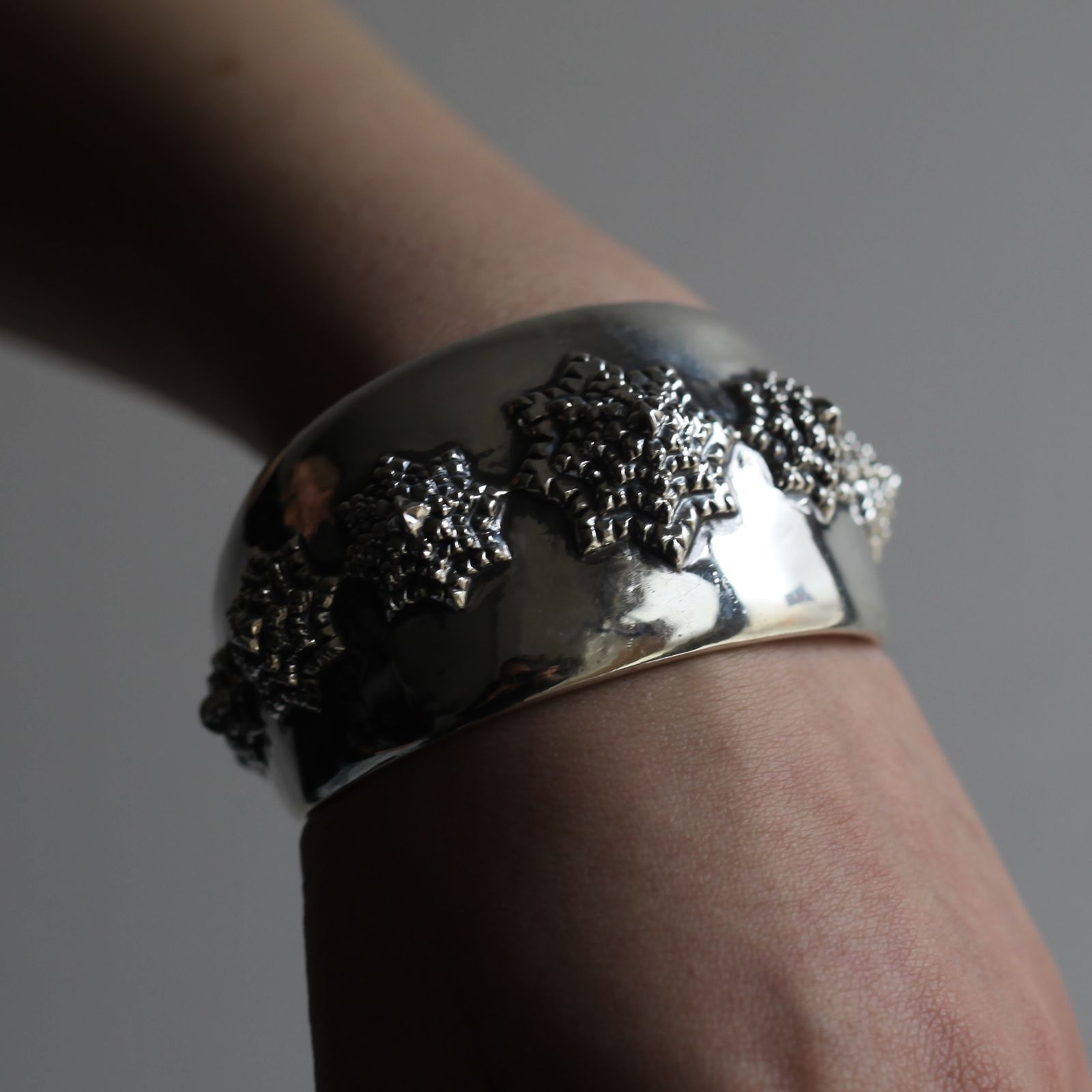 【お取り寄せ注文可能】Flower E Bangle(SILVER)