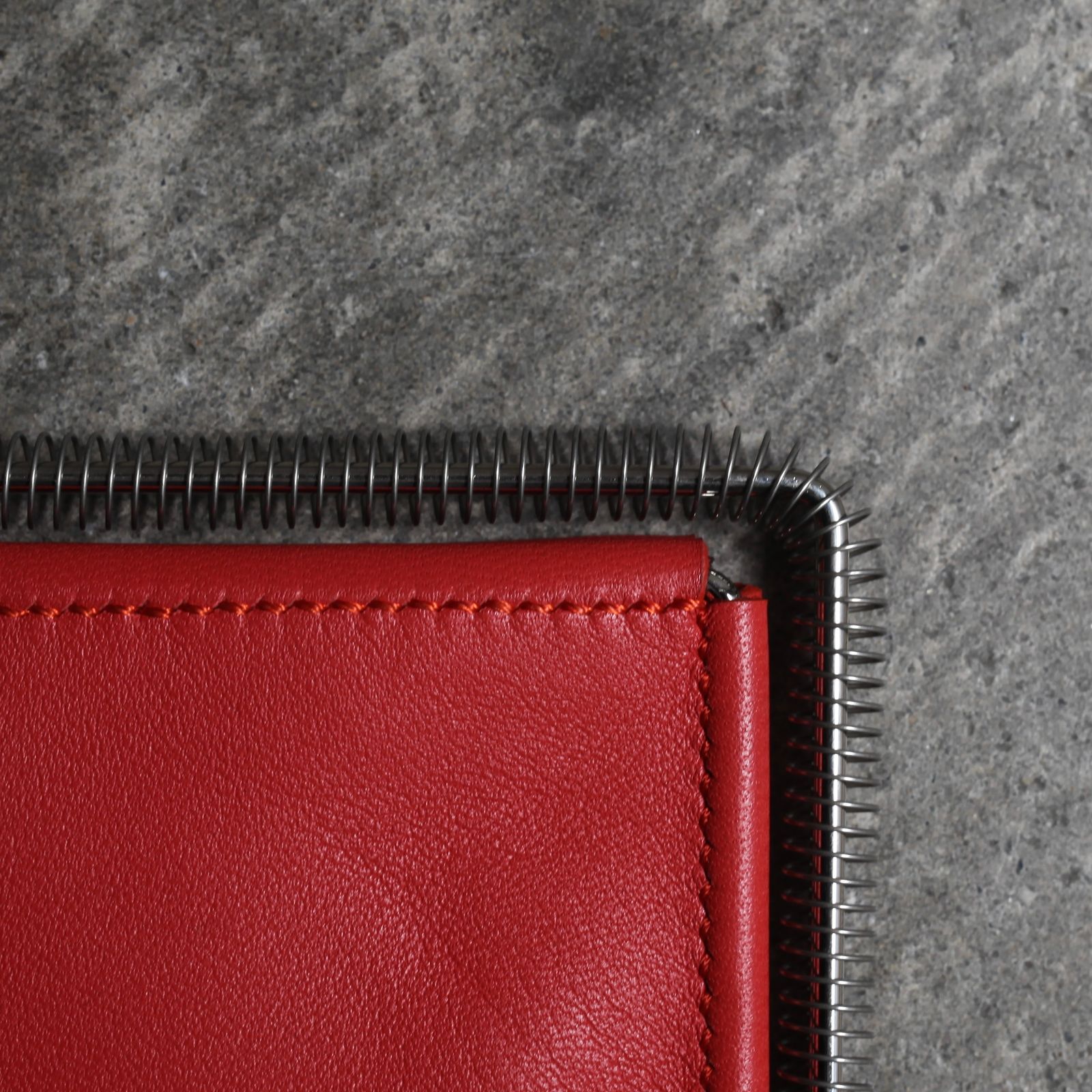 【残り一点】Coil Spring Coin Case(HOOKE_LAMB)