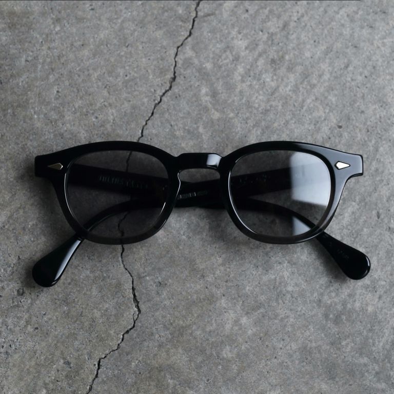 レンズ : LIGHT GREY