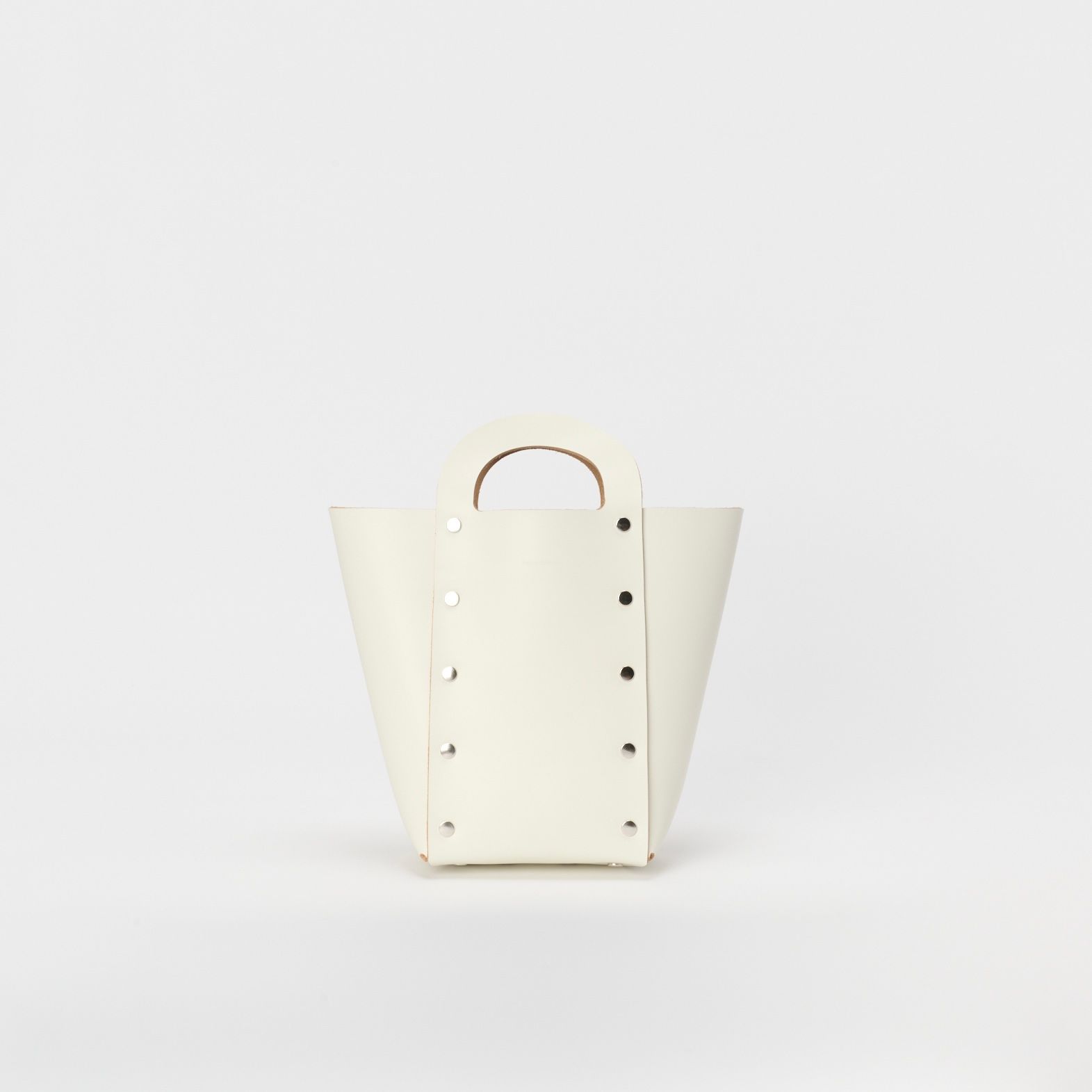 【次回入荷9月下旬予定】Assemble Daikei Hand Bag_M(WHITE)