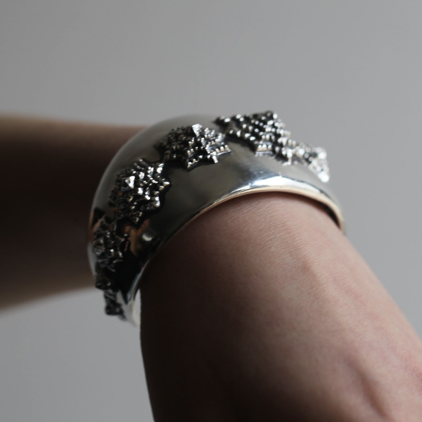 【お取り寄せ注文可能】Flower E Bangle(SILVER)