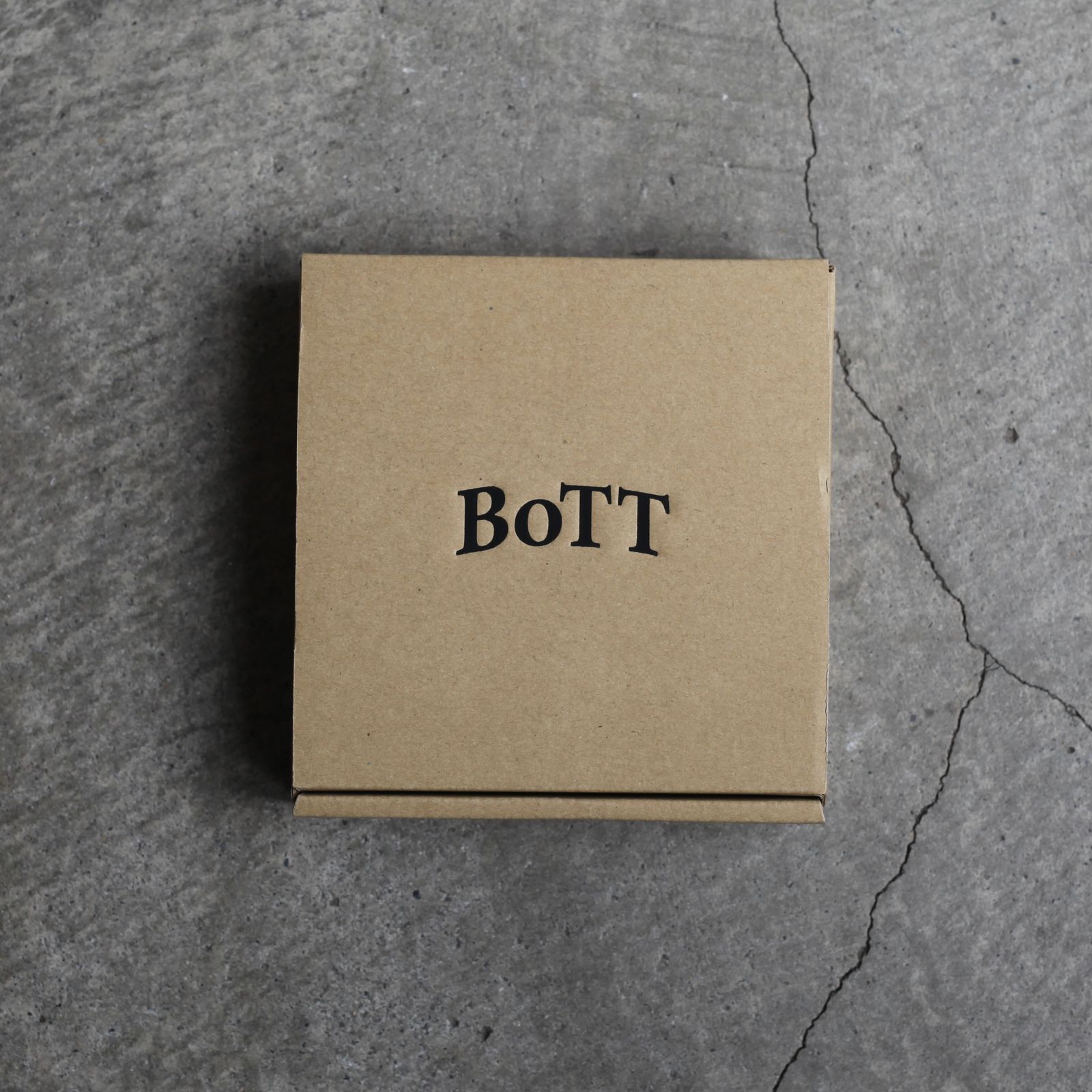 BoTT og logo ashtray 灰皿 Amazon.co.jp: Creative Drug Store Bott Red Ashtray 灰皿