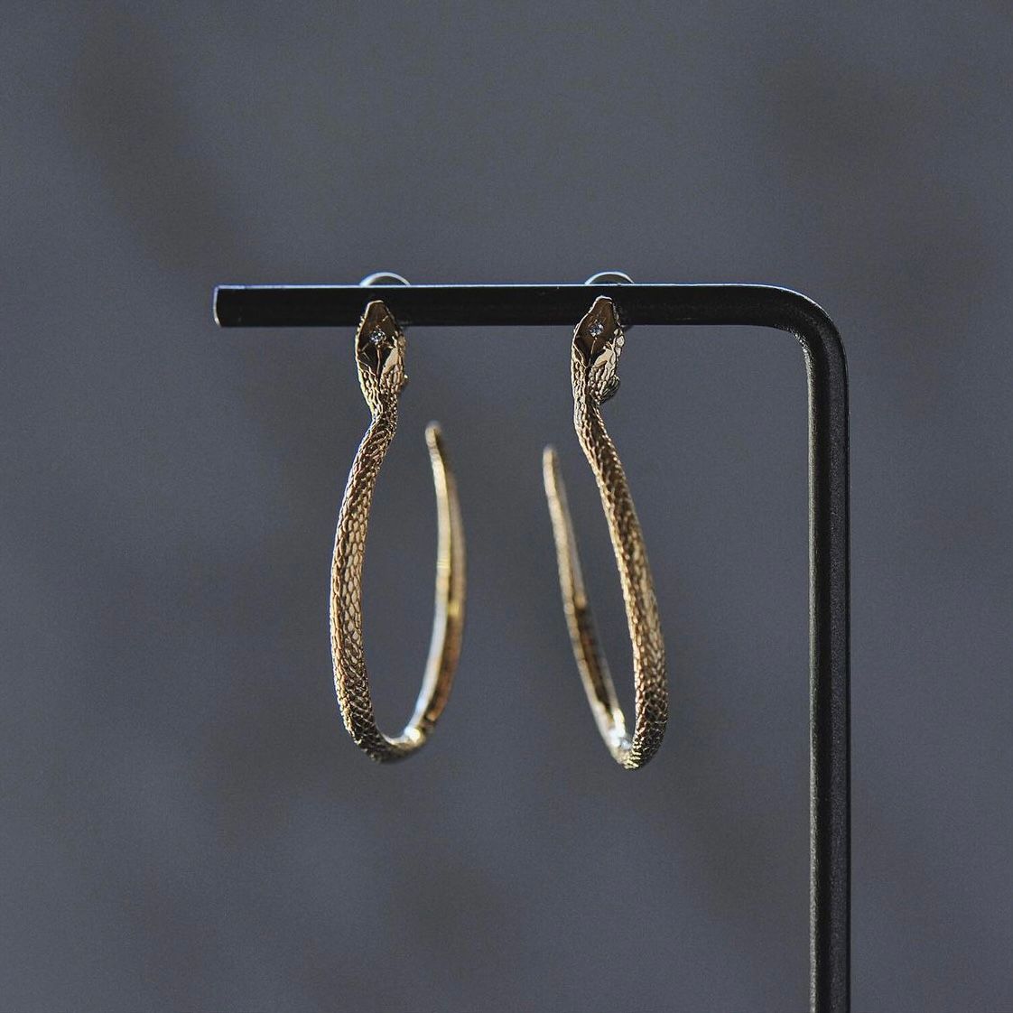 【お取り寄せ注文可能】蛇フープピアス(GOLD/右耳専用)