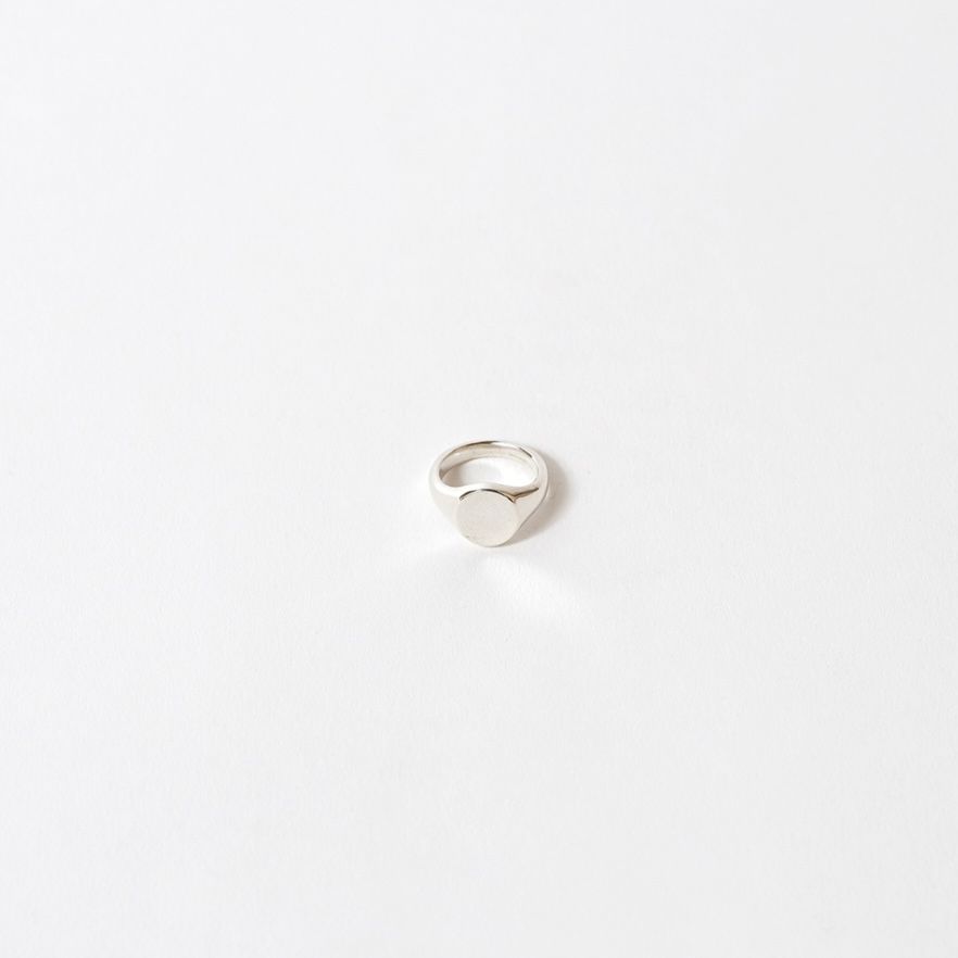 【残り一点】Oval Sygnet Ring(WHITE)