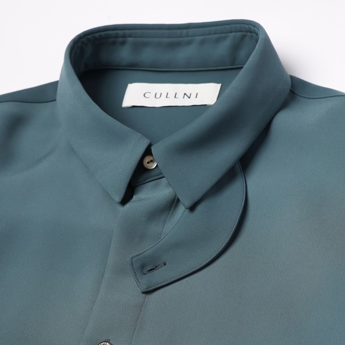 【残り一点】Double Satin Minimal Chin Tab Long Sleeve Shirt