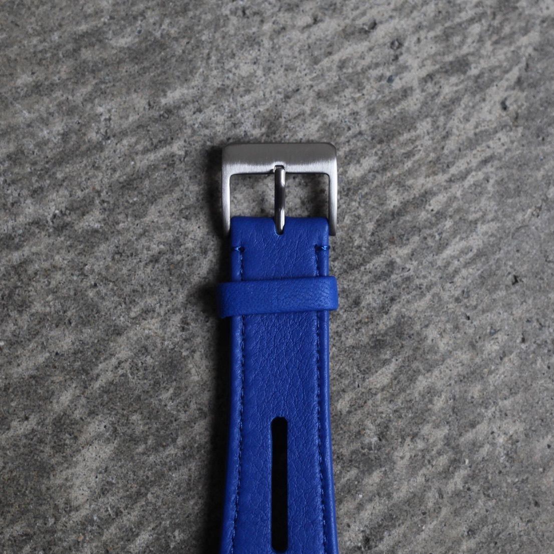 【残り一点】レザーハイブリッドバンド for Apple Watch(LAPIS BLUE)
