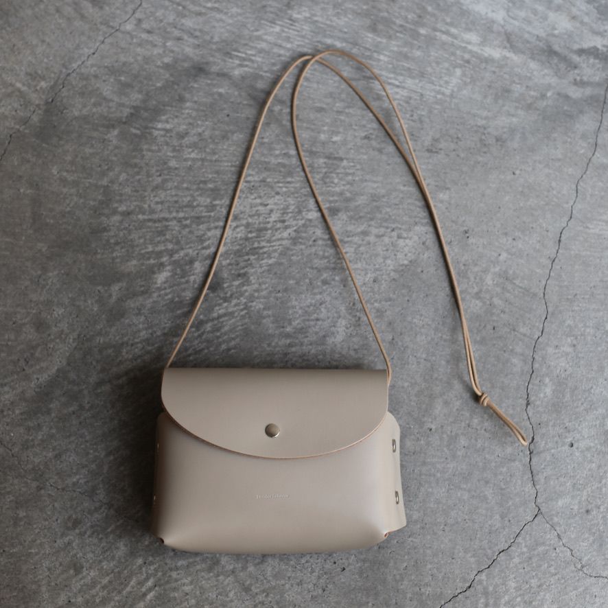 【次回入荷9月下旬予定】Assemble Borsetta Wide(BEIGE)