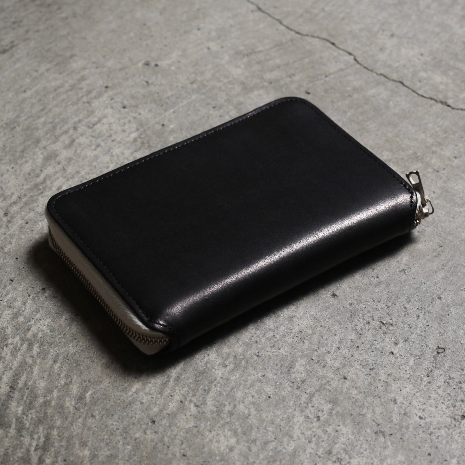 【残り一点】Round Midle Purse(KIP)