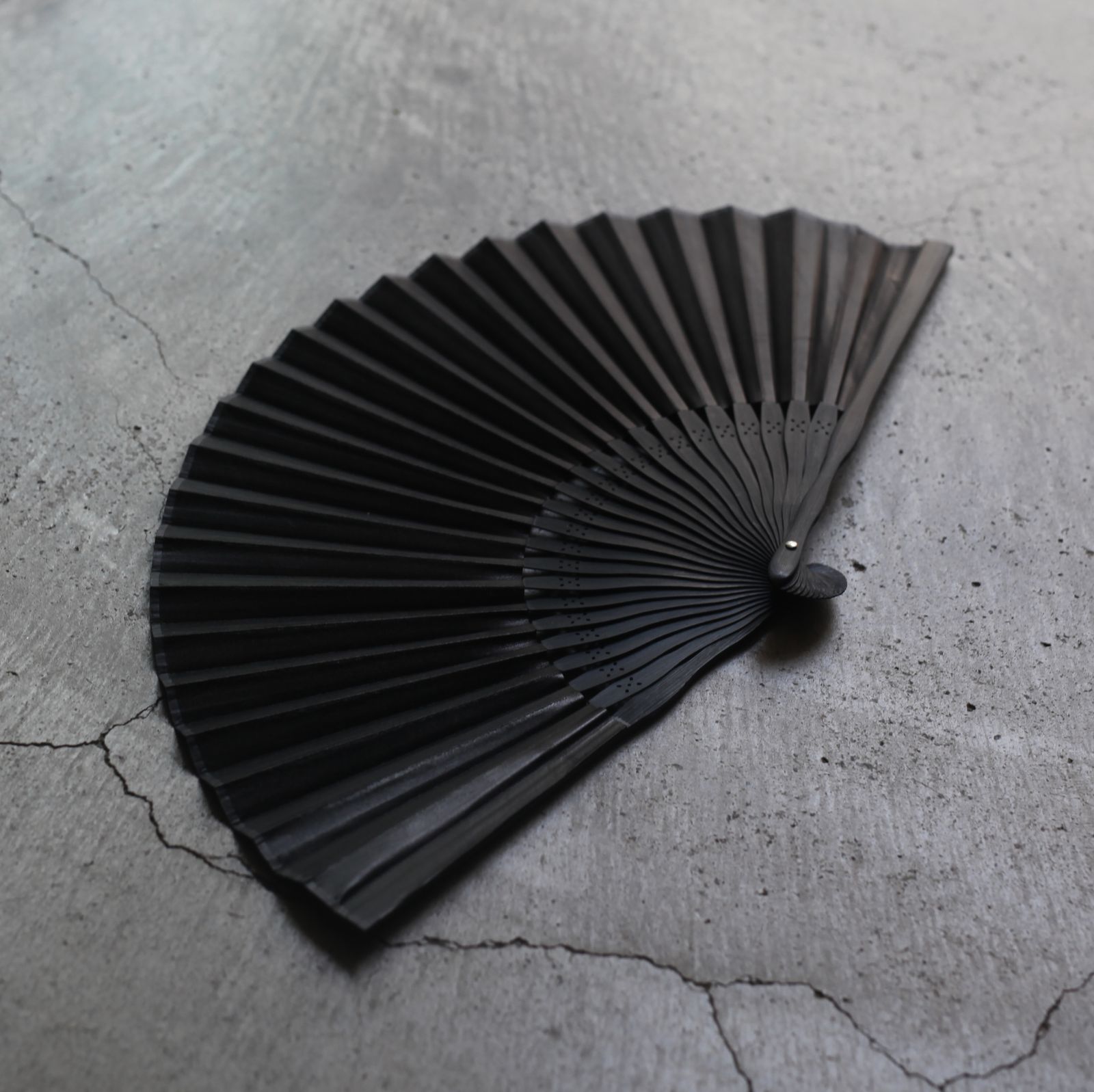 【お取り寄せ注文可能】Leather Sensu(BLACK)