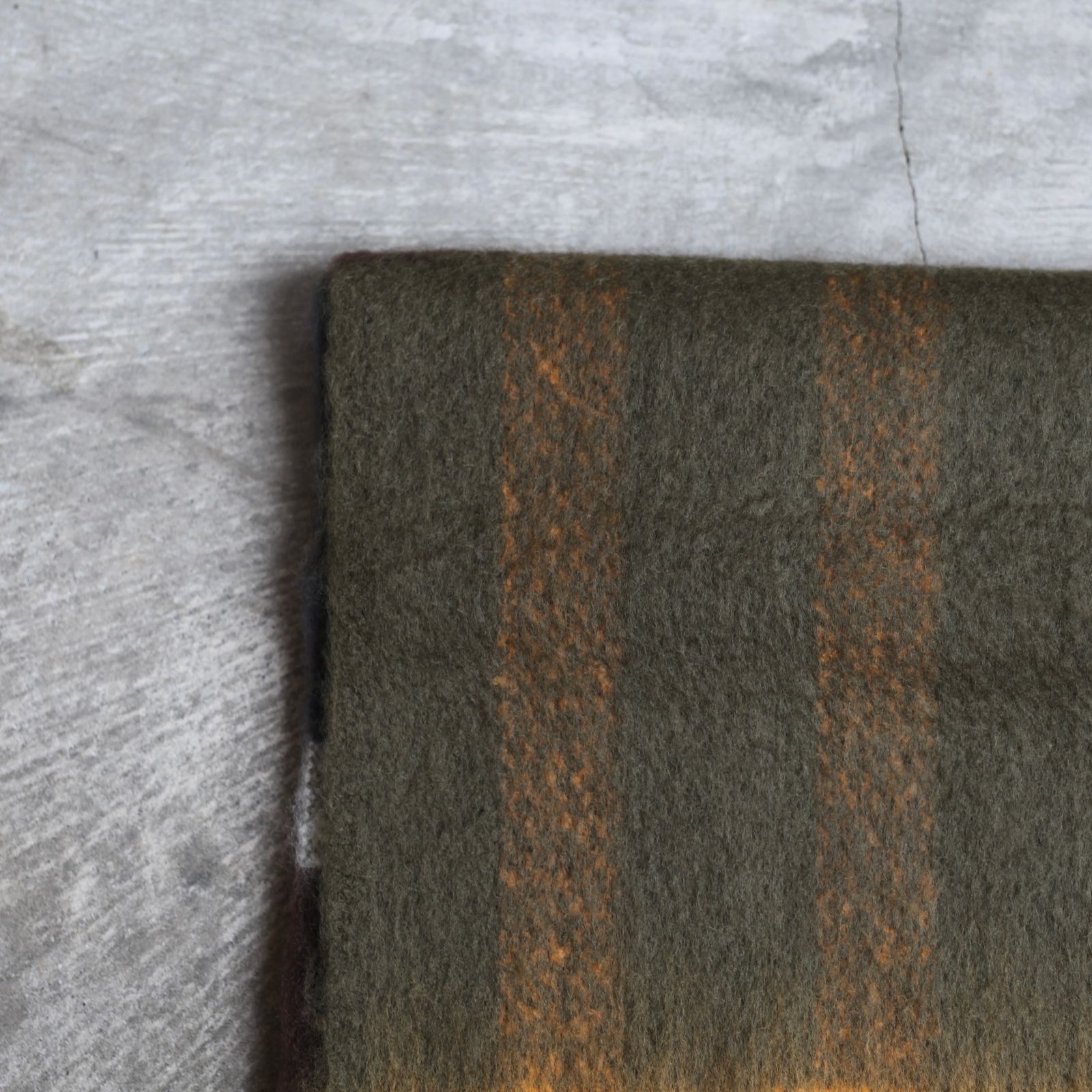 【残り一点】Barbour Isla Tartan Boucle Scarf
