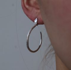 【お取り寄せ注文可能】蛇フープピアス(SILVER/右耳専用)
