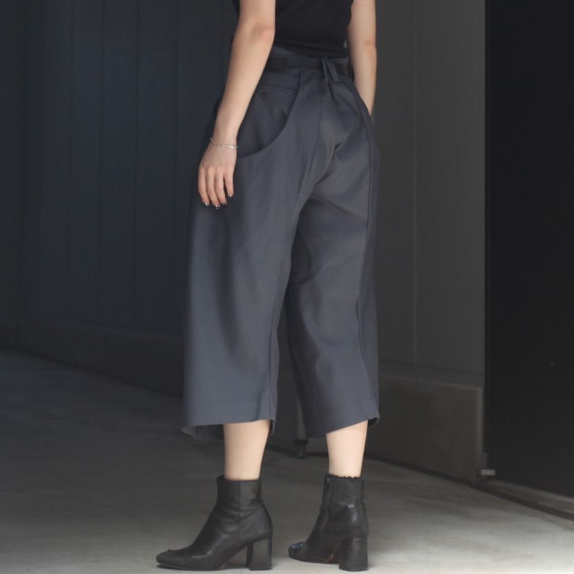 【残り一点】S Curved Utility Capri Trousers