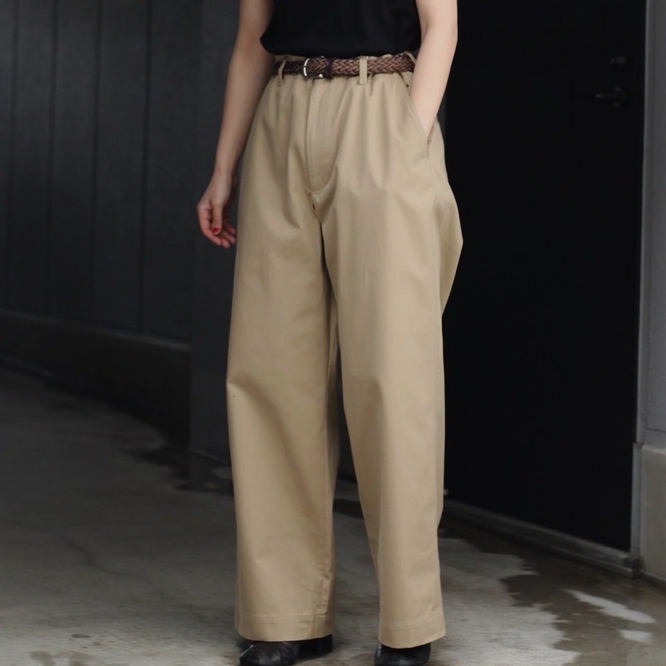 UNIVERSAL PRODUCTS - 【残り一点】No Tuck Wide Chino Trousers