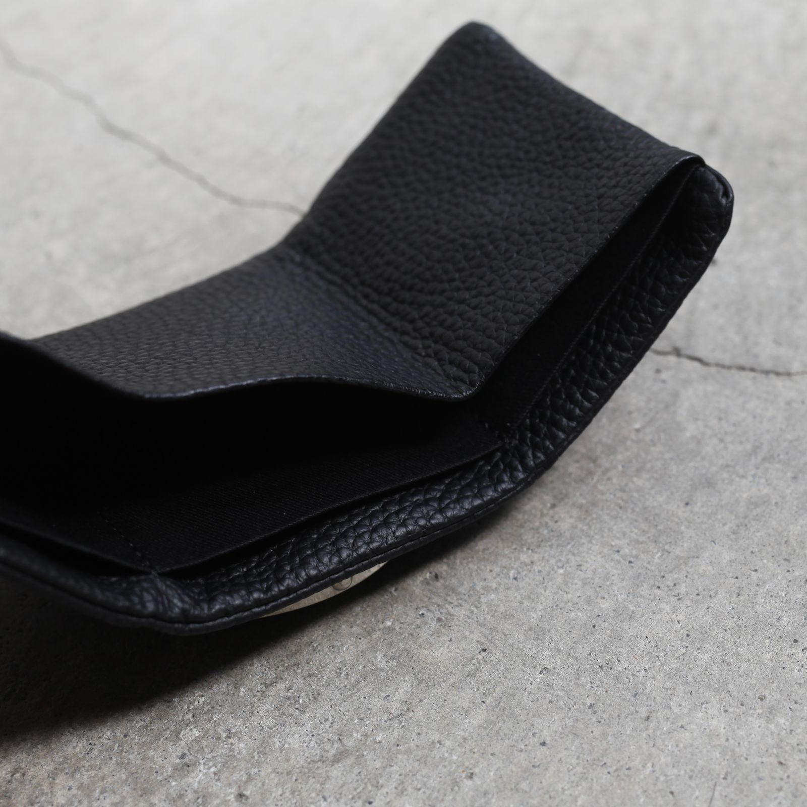 【残り一点】Frame Trifold Wallet(ODD_COW)