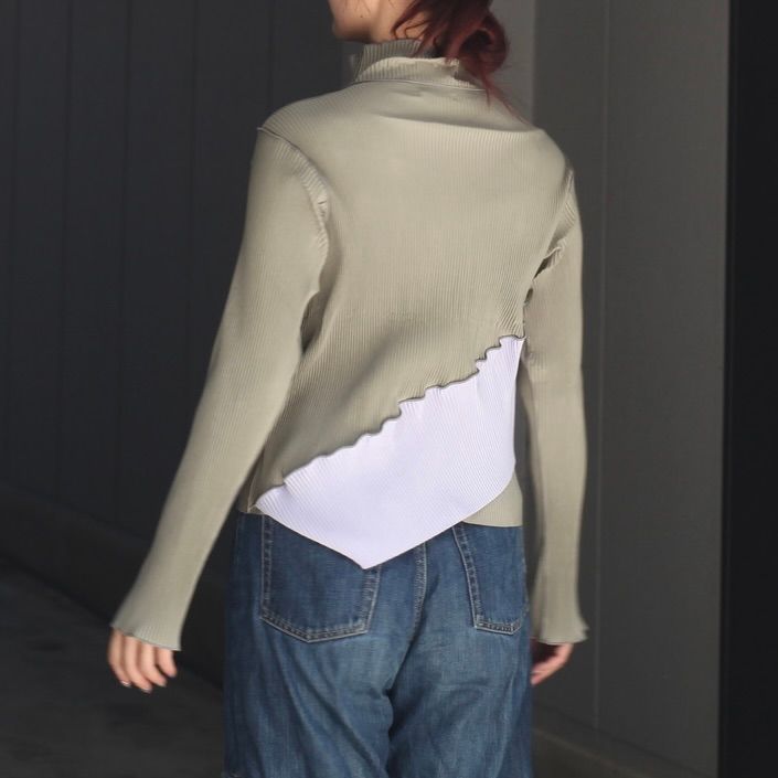 【残り一点】Spiral Wave Long Sleeve Top High Neck Type