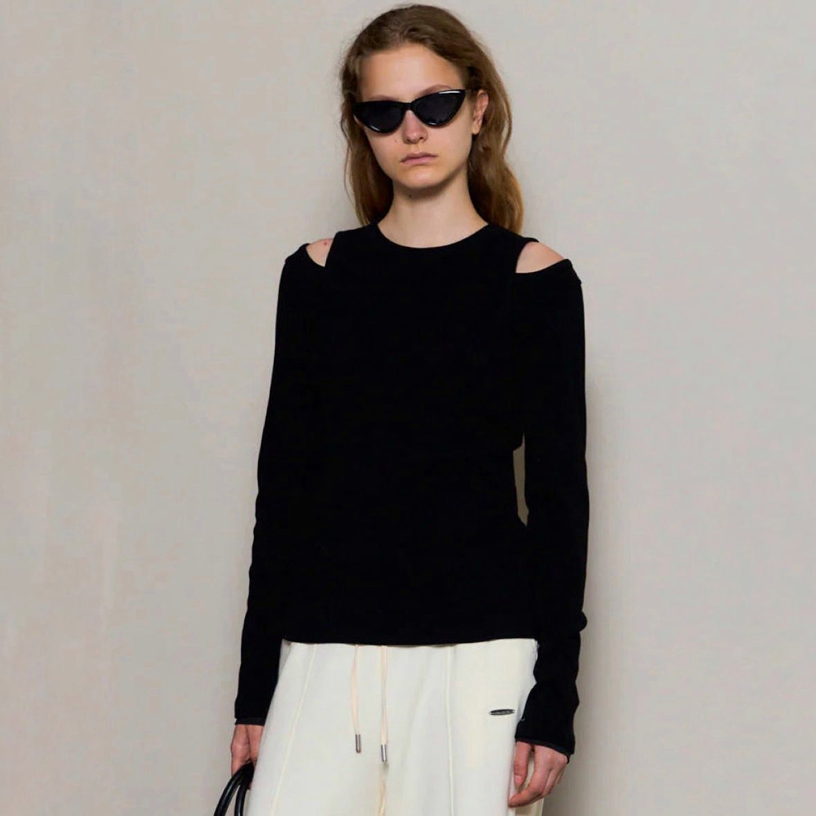 【残り一点】Shoulder Slit Rib Top