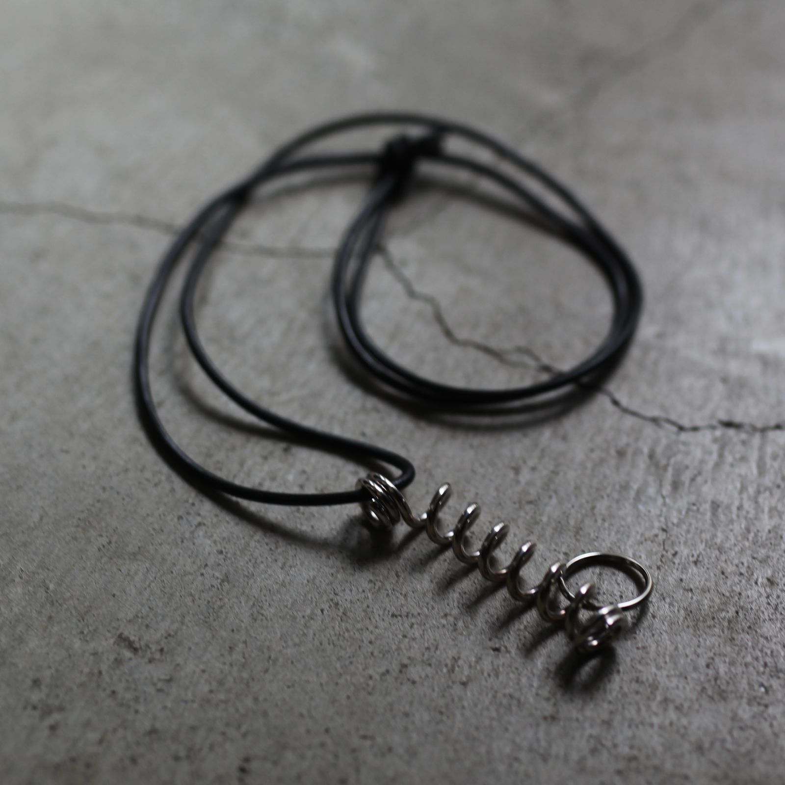 【残りわずか】Coil Neck Holder(HELIC)