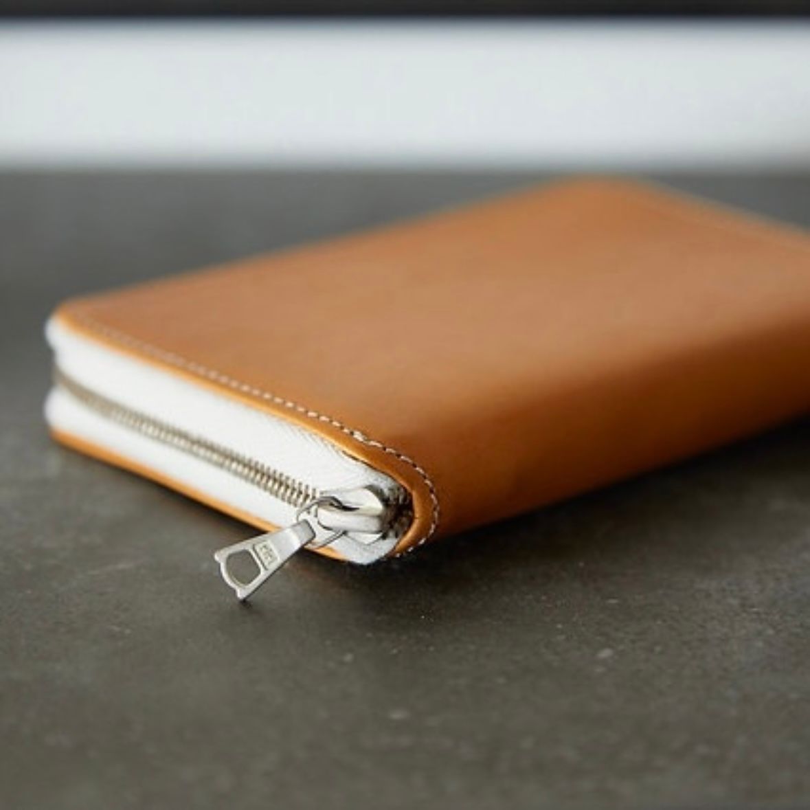 【残り一点】Round Midle Purse(KIP)