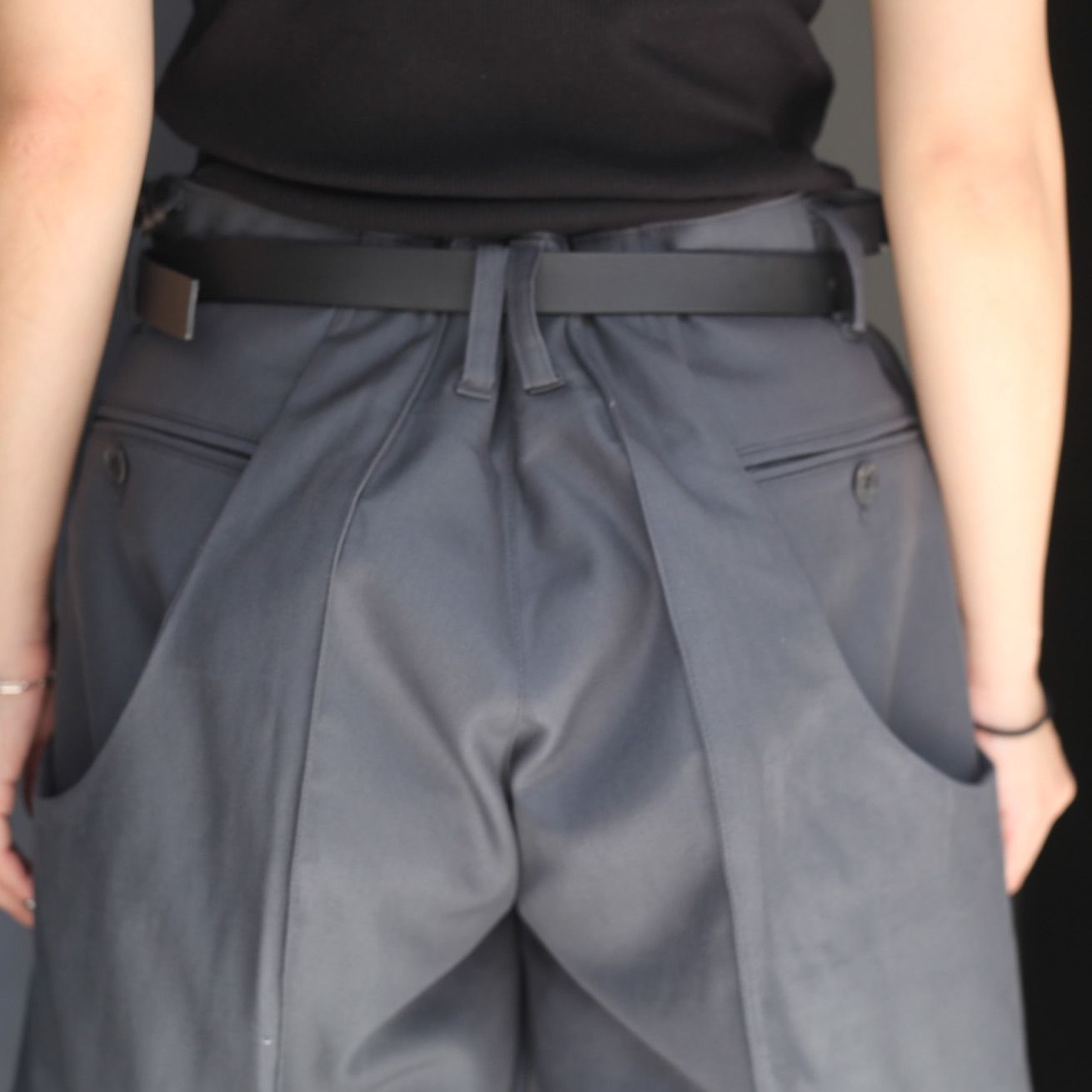 【残り一点】S Curved Utility Capri Trousers