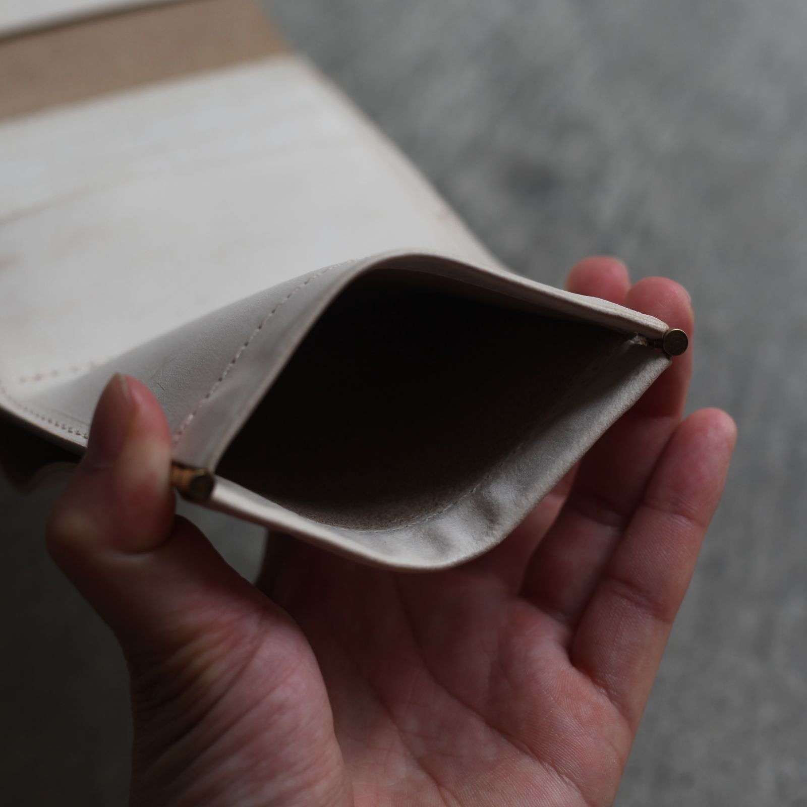 【再販売通知受付可能】Clasp Wallet(IVORY)