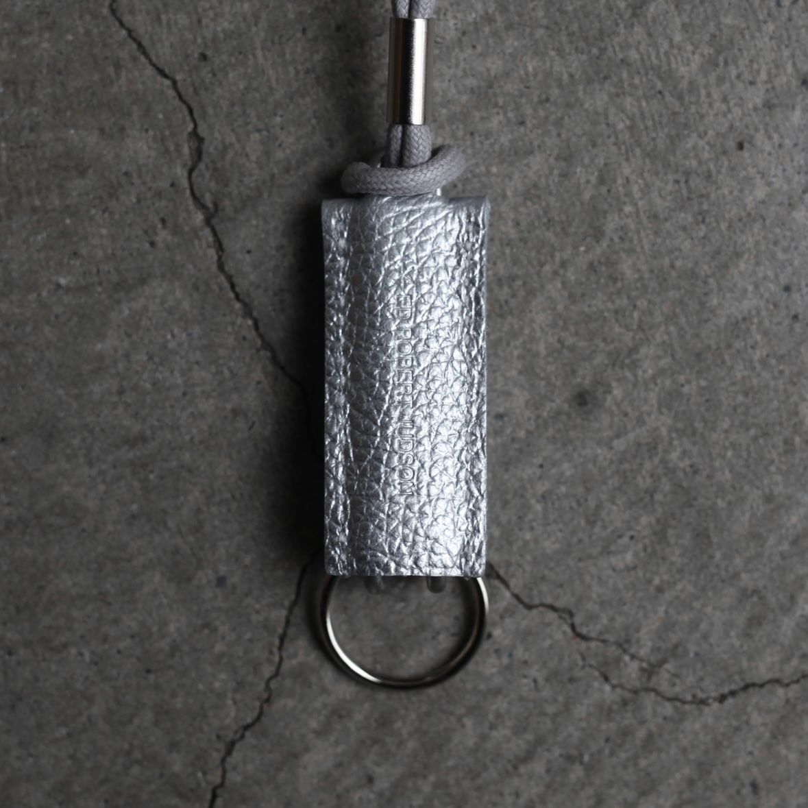 【残り一点】Spring Clip Neck Holder(CLIX_PEBBLE GRAIN)