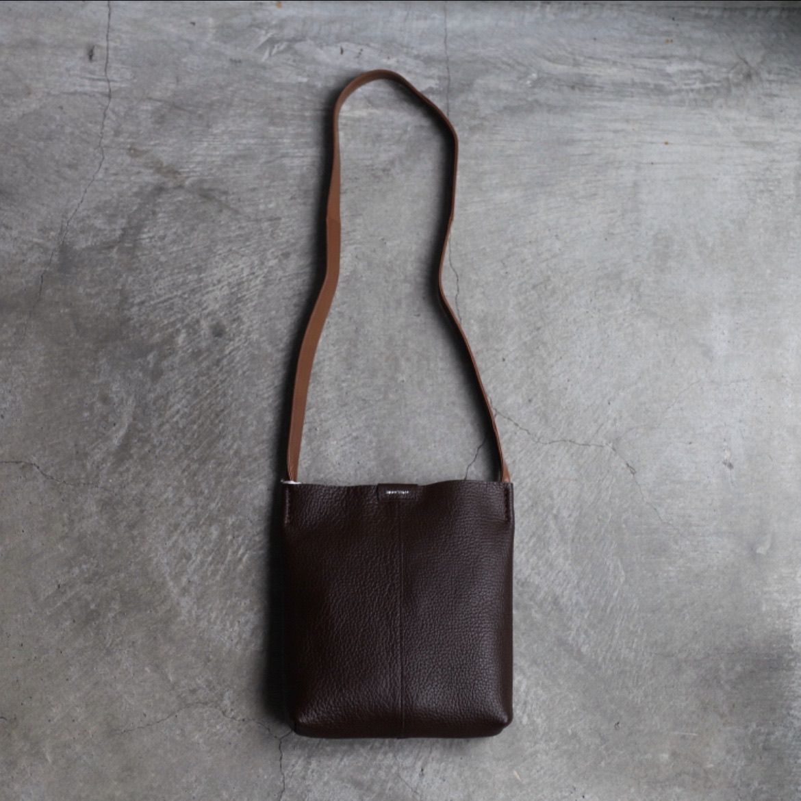 【再販売通知受付可能】Piano Shoulder Small(DARK BROWN)