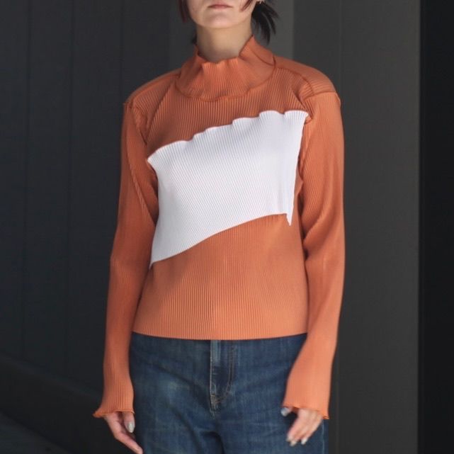 【残り一点】Spiral Wave Long Sleeve Top High Neck Type