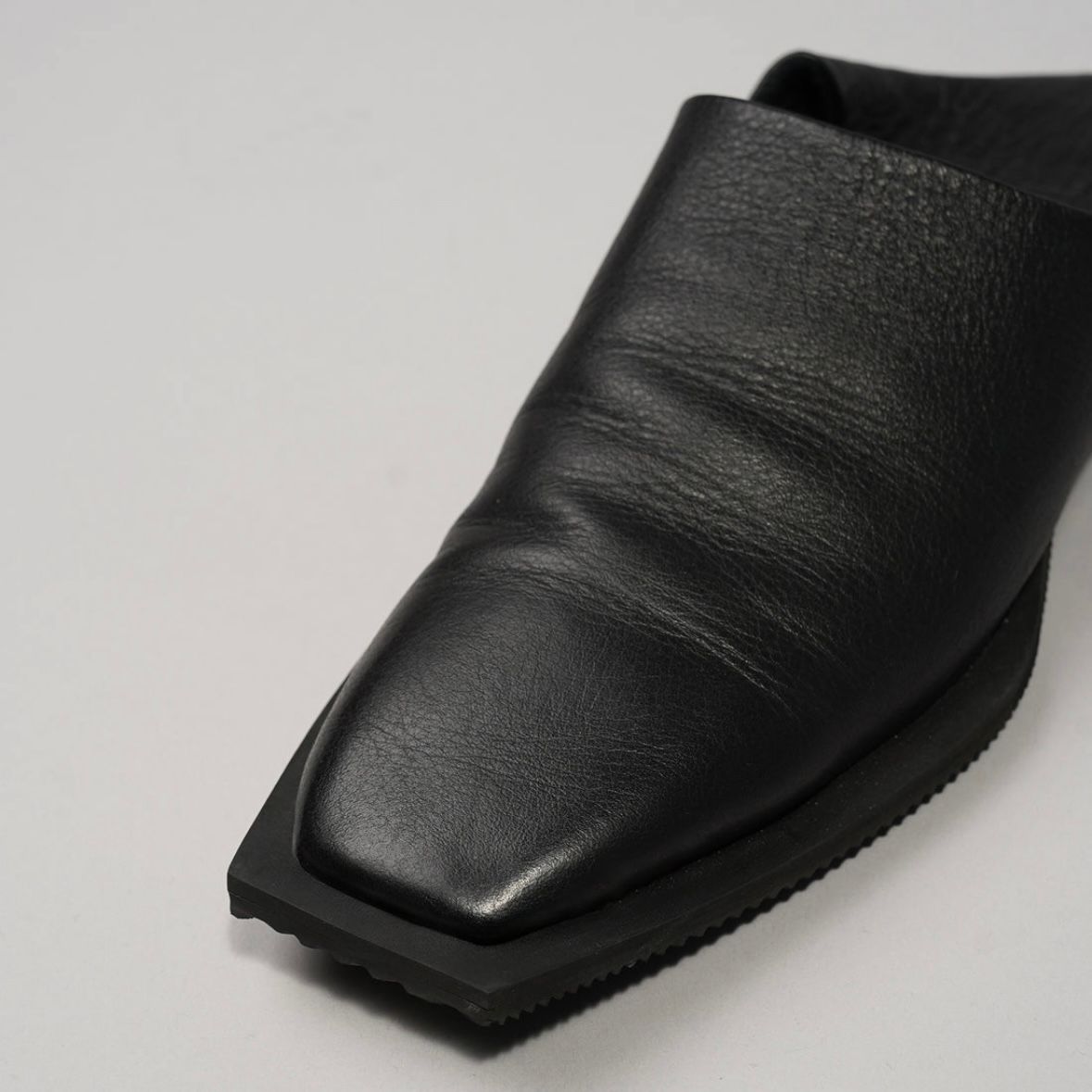 【残り一点】Plain Toe With Open Lacing Flat Slip-ons