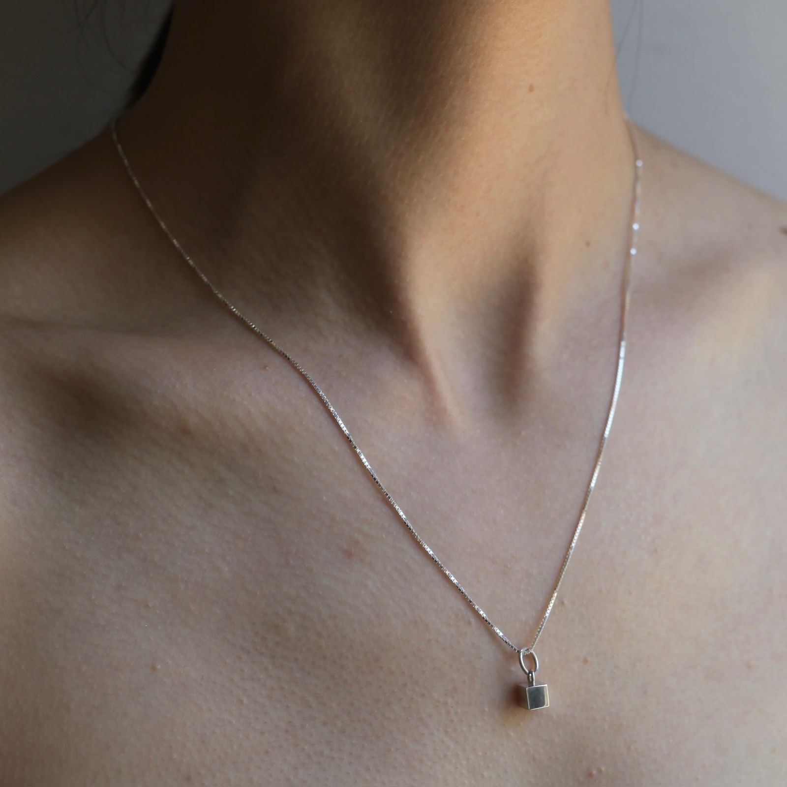 【残り一点】Cube Necklace(WHITE_四角TYPE)