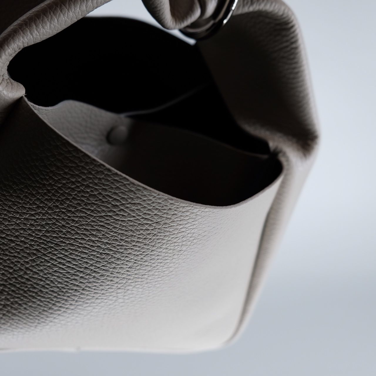 【残りわずか】Cube Ring Muff