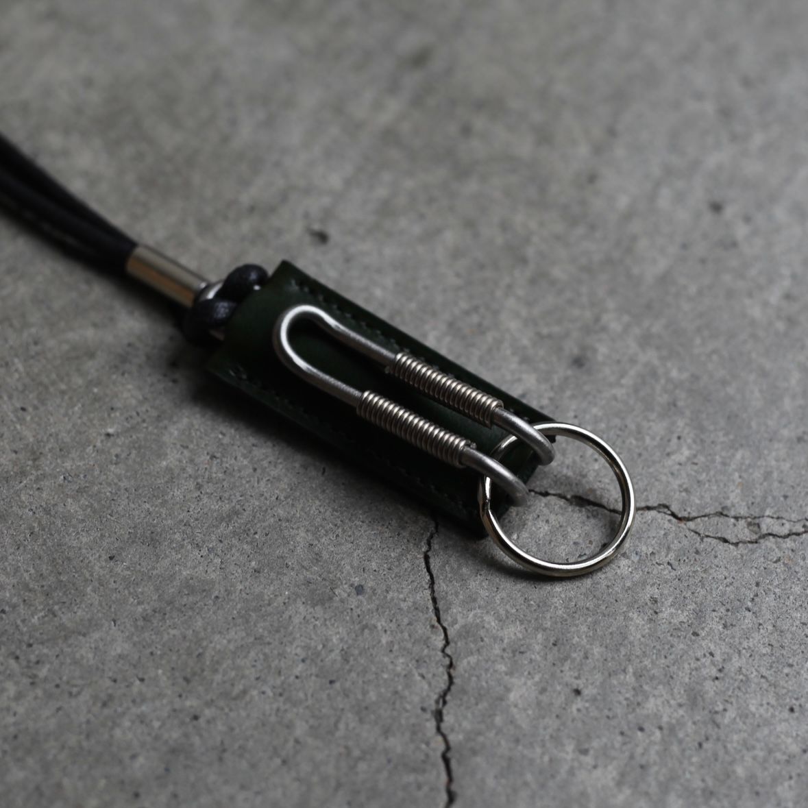 【残り一点】Spring Clip Neck Holder(CLIX_PULL UP)