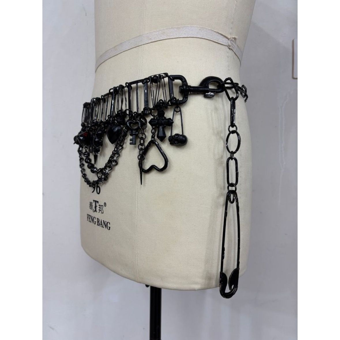 【残り一点】Crack Paint Chain Punk Belt