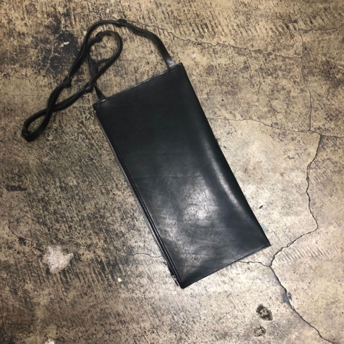 【お取り寄せ注文可能】Tangled Strap Clutch Bag