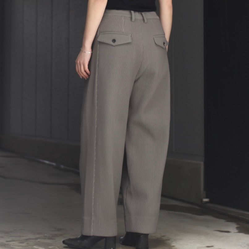 【残り一点】Gradation Pleats Twist Seam Wide Trousers