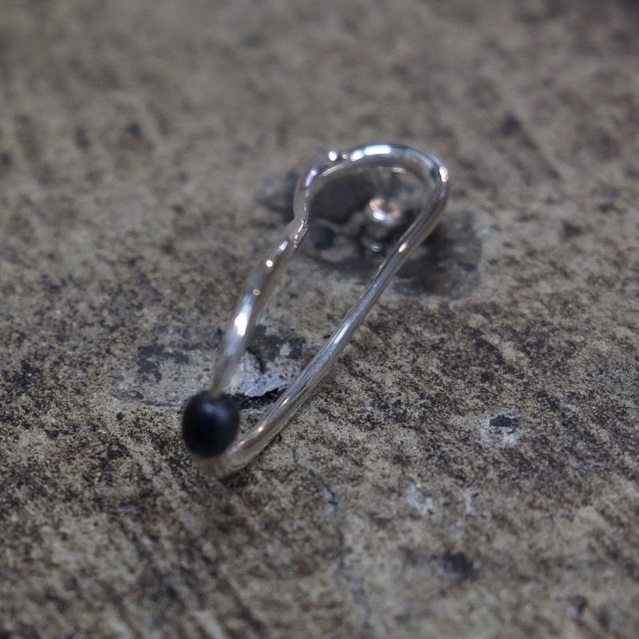 【お取り寄せ注文可能】Leather Jewel Twist Earring